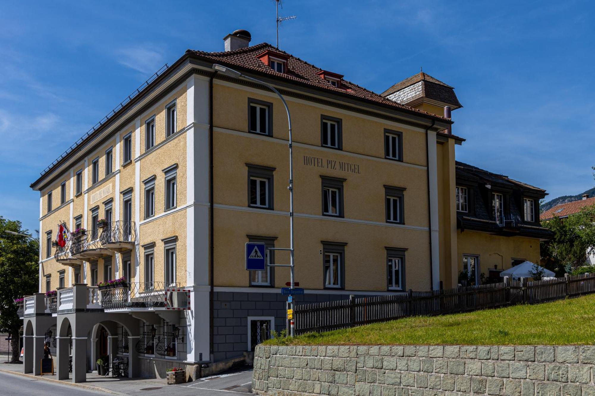 Piz Mitgel Hotel
